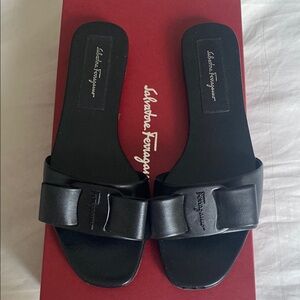 Salvatore Ferragamo Vicky Bow Slides - Nero Napa Calf
